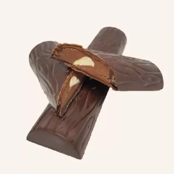 ענף שוקולד מריר במילוי קרם שקדים ושקדים קלויים (טבעוני)